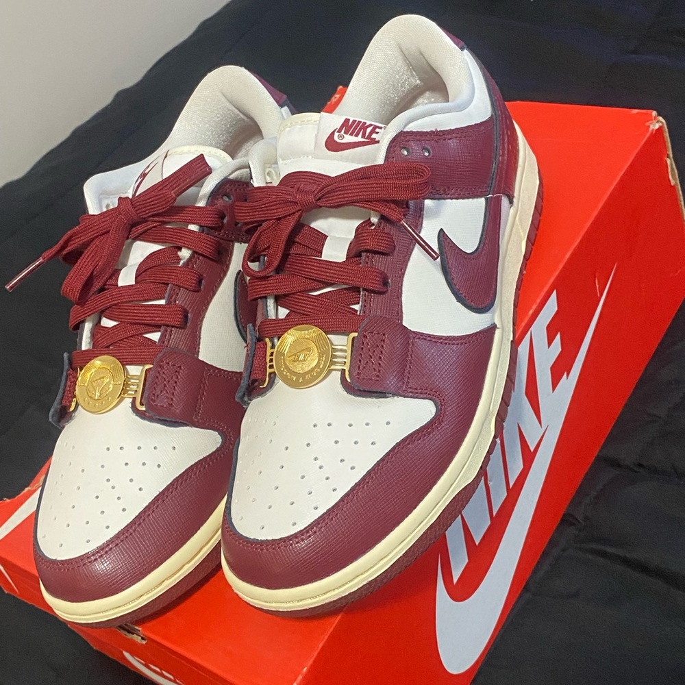 W NIKE DUNK LOW SE